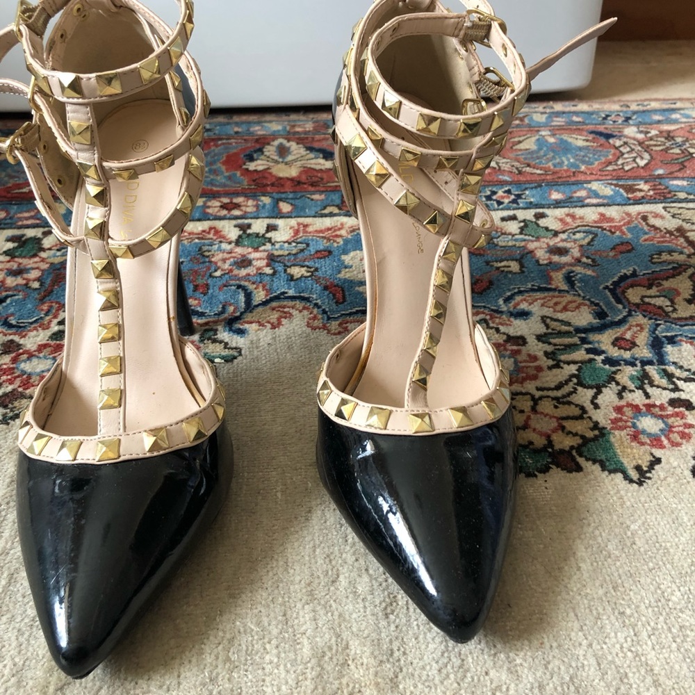 T strap heels